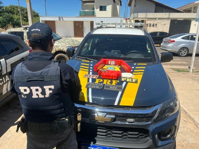 Dois homens são presos com maconha em carro durante fiscalização na BR-407 em Picos