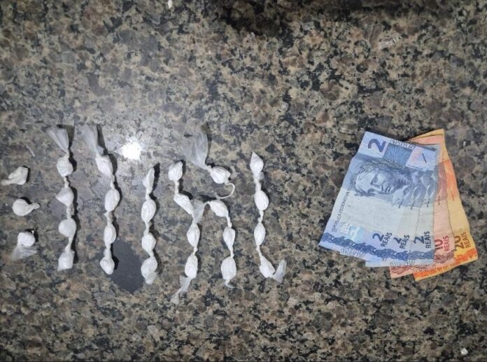 Homem é preso por tráfico de drogas no centro de Araripina com 27 papelotes de cocaína
