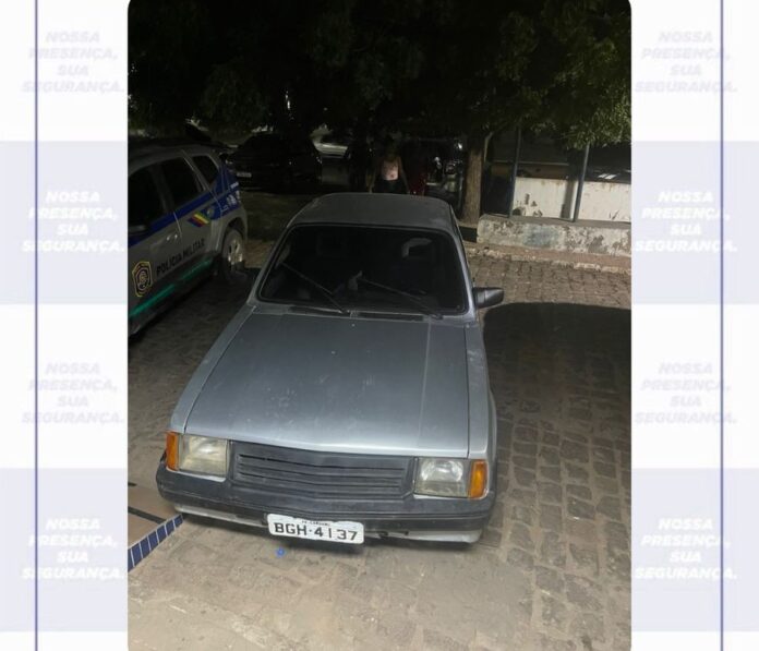 Veículo furtado em Araripina é recuperado pela PM na BR-316 no distrito de Vila Serrânea