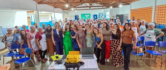 1Merendeiras da rede municipal de Educação de Picos participam de treinamento sobre manipulação de alimentos