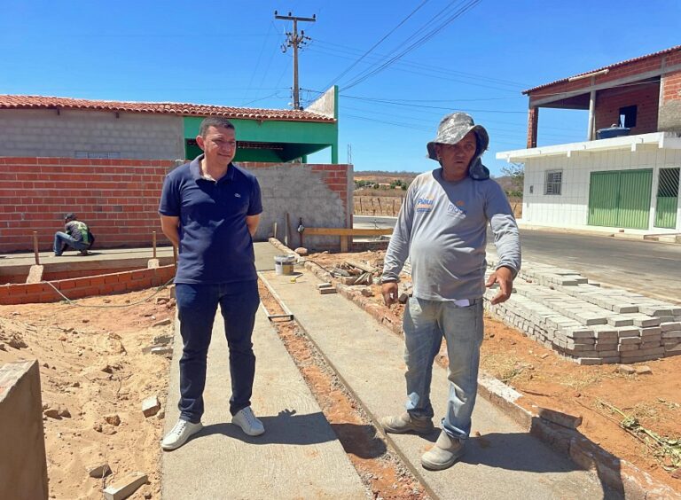 Prefeito Marciano Macedo acompanha obras em andamento na cidade de Aroeiras do Itaim Prefeito Marciano Macedo acompanha obras em andamento na cidade de Aroeiras do Itaim