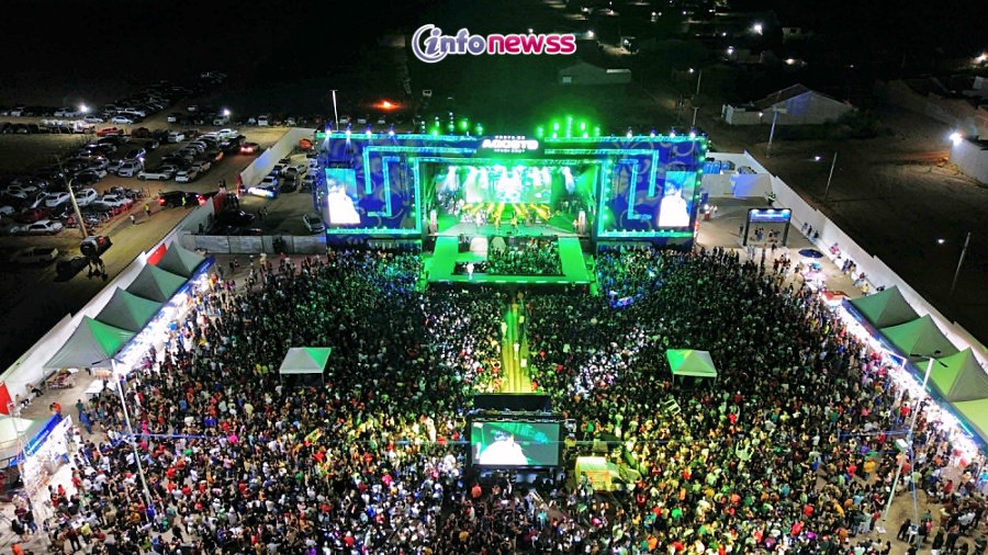 4f8d3fe9-e42b-4519-8f7a-1cd011e5cb1eShows com Guilherme Ferri, Seu Desejo e Zé Vaqueiro reúnem multidão no segundo dia da Tradicional Festa de Agosto em Ipubi