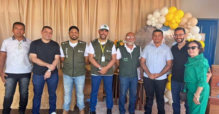 Prefeitura de Aroeiras do Itaim realiza entrega de colmeias a apicultores locais em parceria com a Codevasf Prefeitura de Aroeiras do Itaim realiza entrega de colmeias a apicultores locais em parceria com a Codevasf