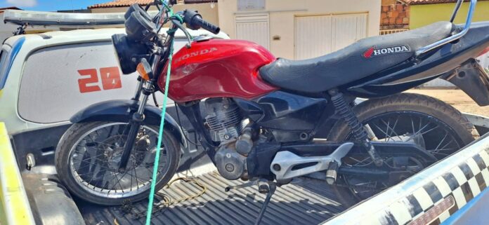 Câmara de Francisco Macedo aprova crédito de R$ 400 mil e dois requerimentos em sessão ordinária - Motocicleta com sinais de adulteração é apreendida em ação da PM na zona urbana Marcolândia 1