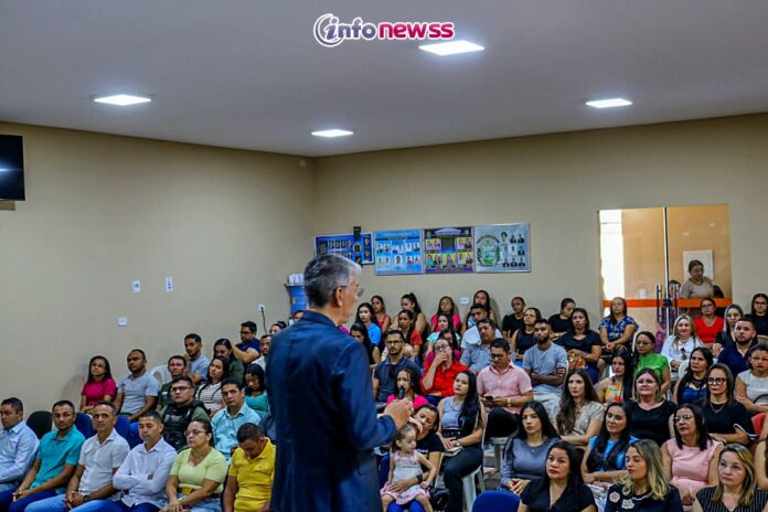 IMG_2018Vera Mendes encerra Semana Pedagógica com palestra de Mauro Bulhões sobre ética no ambiente corporativo
