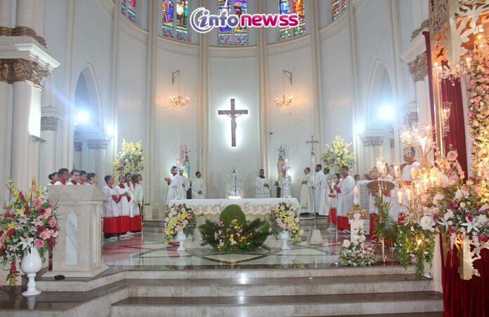 IMG_5539Missa Solene dos 49 anos da Catedral e procissão marcam encerramento dos festejos de Nossa Senhora dos Remédios em Picos