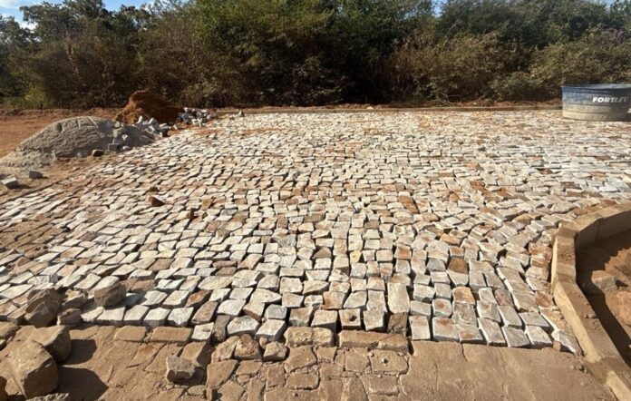 Obra de pavimentação do Idepi avança em Ipiranga do Piauí e ultrapassa 80 de execução