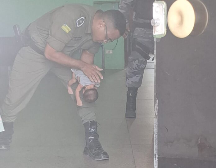 Policial Militar salva bebê engasgado durante plantão no 17º BPM em Teresina