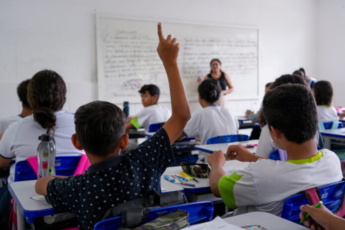 Sala de aula da rede municipal de educação de Araripina-PE - Sala de aula em Araripina-PE - Criança estudando em Araripina-PE - Ensino da rede municipal de Araripina-PE