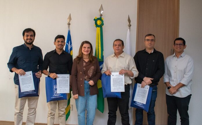 UFPI empossa novos servidores técnico-administrativos e docente para atuação em Teresina e Picos