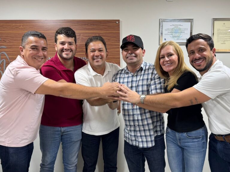 Vereador Rodrigo Cobrinha deixa oposição e anuncia apoio à gestão do prefeito Evilásio Mateus em Araripina Vereador Rodrigo Cobrinha deixa oposição e anuncia apoio à gestão do prefeito Evilásio Mateus em Araripina
