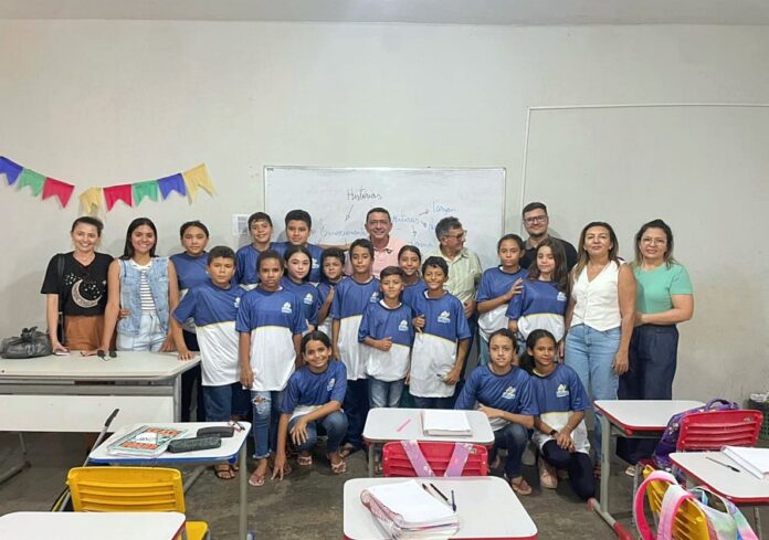 12Prefeitura de Aroeiras do Itaim inicia entrega de uniformes escolares e reforça compromisso com a educação