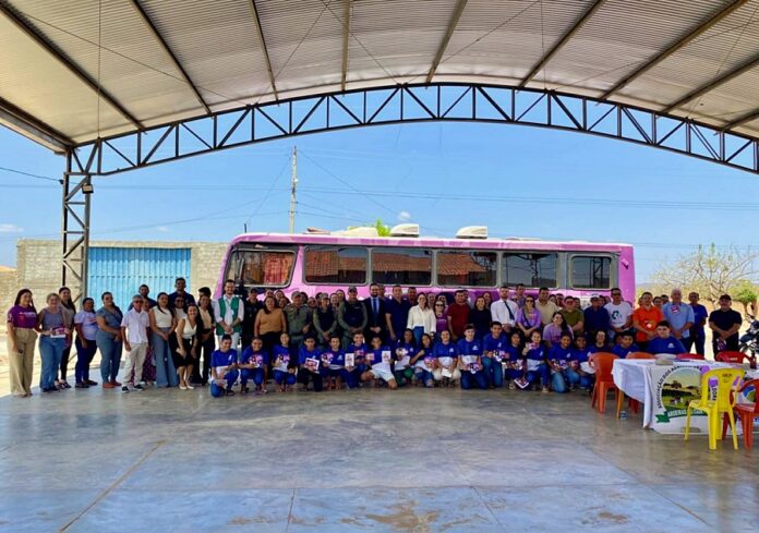 14Em Aroeiras do Itaim, Ônibus Lilás oferece atendimentos