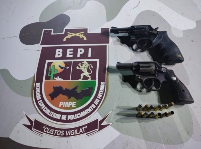 BEPI prende suspeitos de homicídio com armas de fogo em Trindade