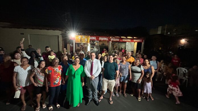 Deputado Gessivaldo participa de inauguração de ruas asfaltadas no bairro Carlos Falcão