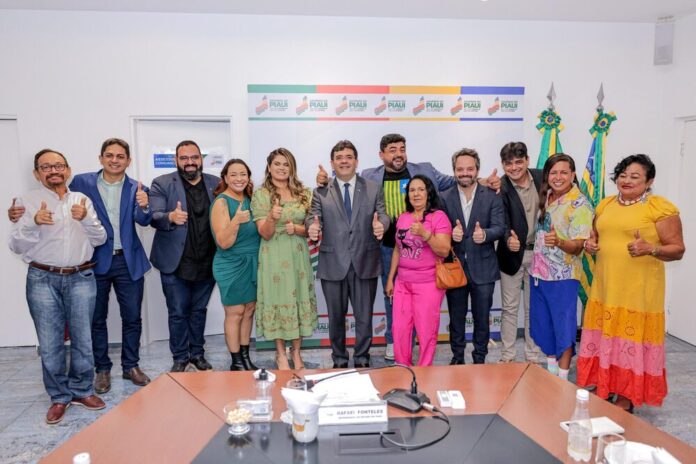 Governador Rafael Fonteles recebe elenco do “Ai Que Vida!” e anuncia sequência do filme piauiense