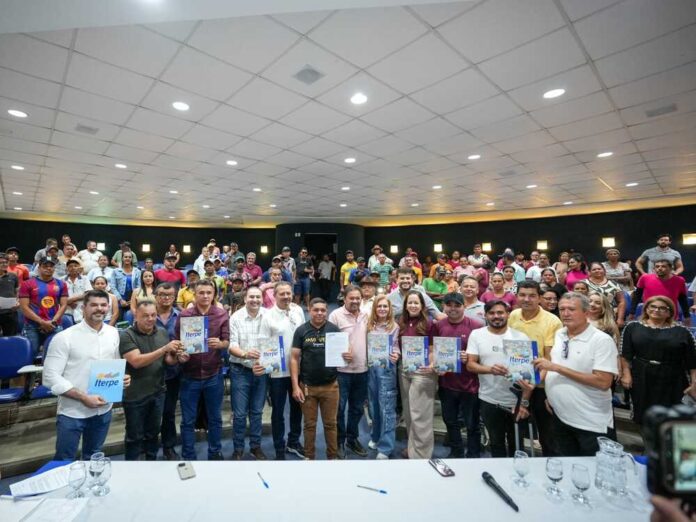 Mais de 190 famílias recebem títulos de terra e segurança jurídica em Araripina