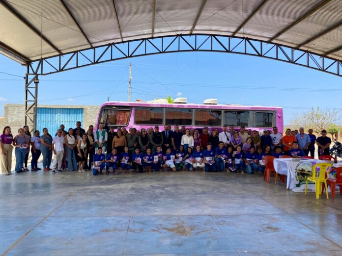 Ônibus Lilás promove ações de enfrentamento à violência contra as mulheres em Aroeiras do Itaim