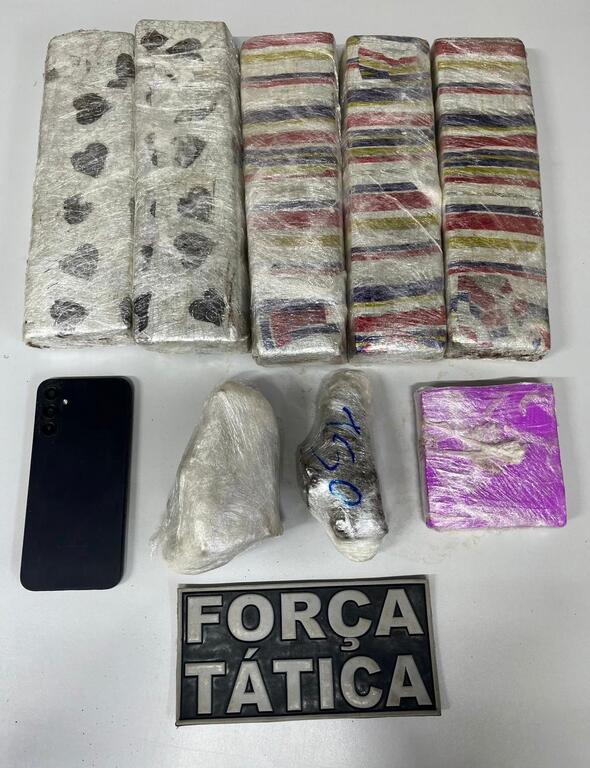 PM prende suspeito de tráfico de drogas no centro de Valença
