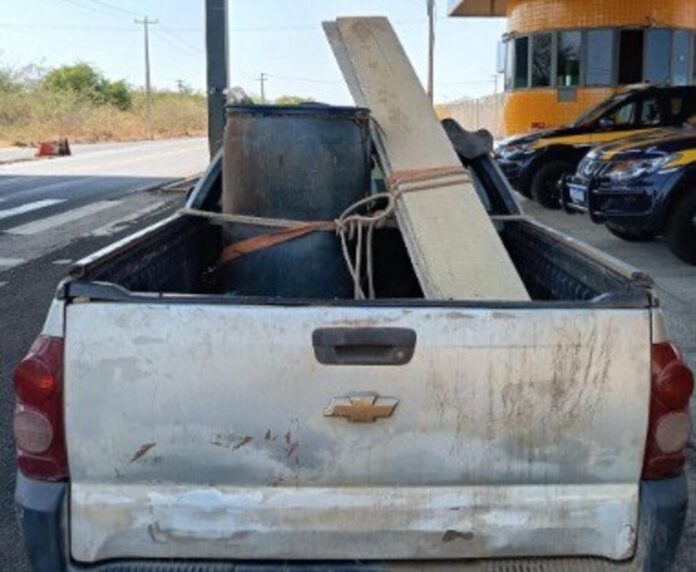 PRF flagra transporte irregular de combustível em Valença do Piauí