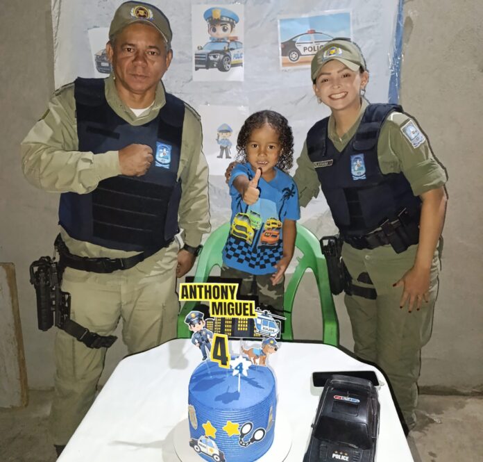 Polícia Militar do Piauí realiza surpresa em festa de aniversário de criança