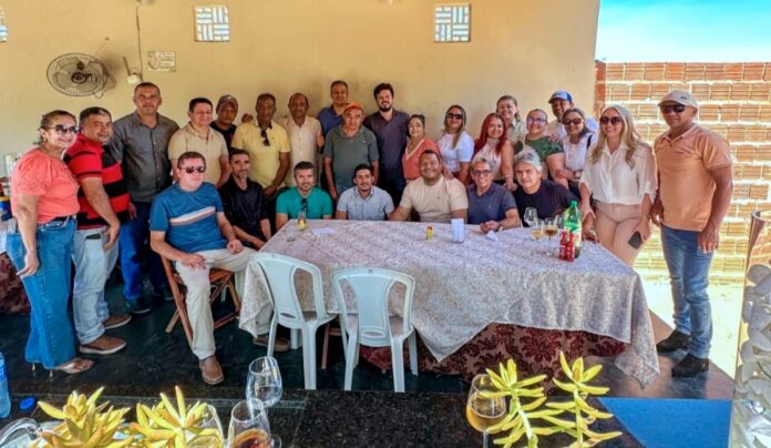 Prefeita Helbe Rodrigues recebe o deputado federal Fernando Filho em Trindade