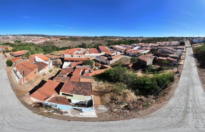 Prefeitura de Araripina entrega calçamento da Rua Manoel Jacó de Souza no Alto da Boa Vista, melhorando mobilidade e qualidade de vida após anos de espera