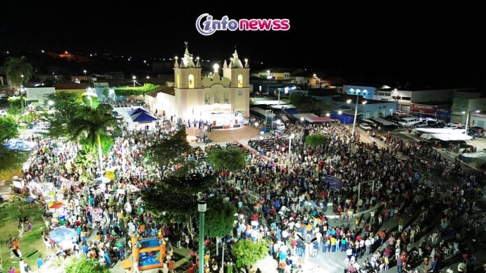 f88ddf70-2f24-45b6-8a63-ba95a7dfcec9Devoção e tradição marcam noite histórica da 302ª Festa de Nossa Senhora das Mercês em Jaicós