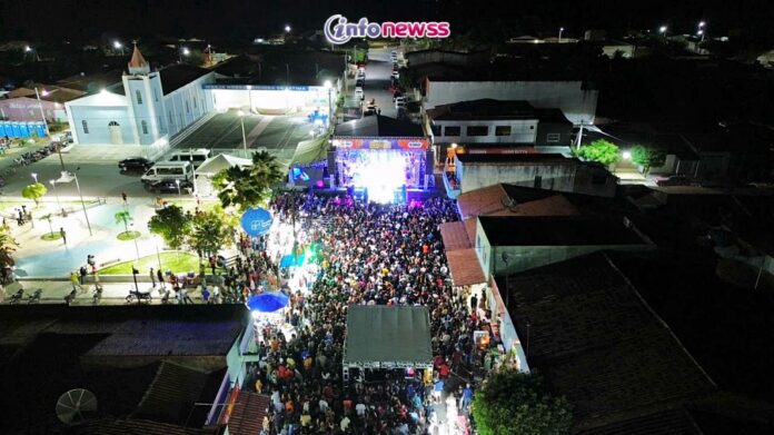 6fa621fe-3a1b-4c07-8181-6f3d5320bd77Festejos Sociais de Nascente em Araripina têm abertura histórica com shows de Forrozão WD, Wawa e Desejo de Menina e atraem multidão