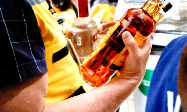 Casos de intoxicação por metanol em bebidas adulteradas Foto: Divulgação/João Valério/Governo de São Paulo