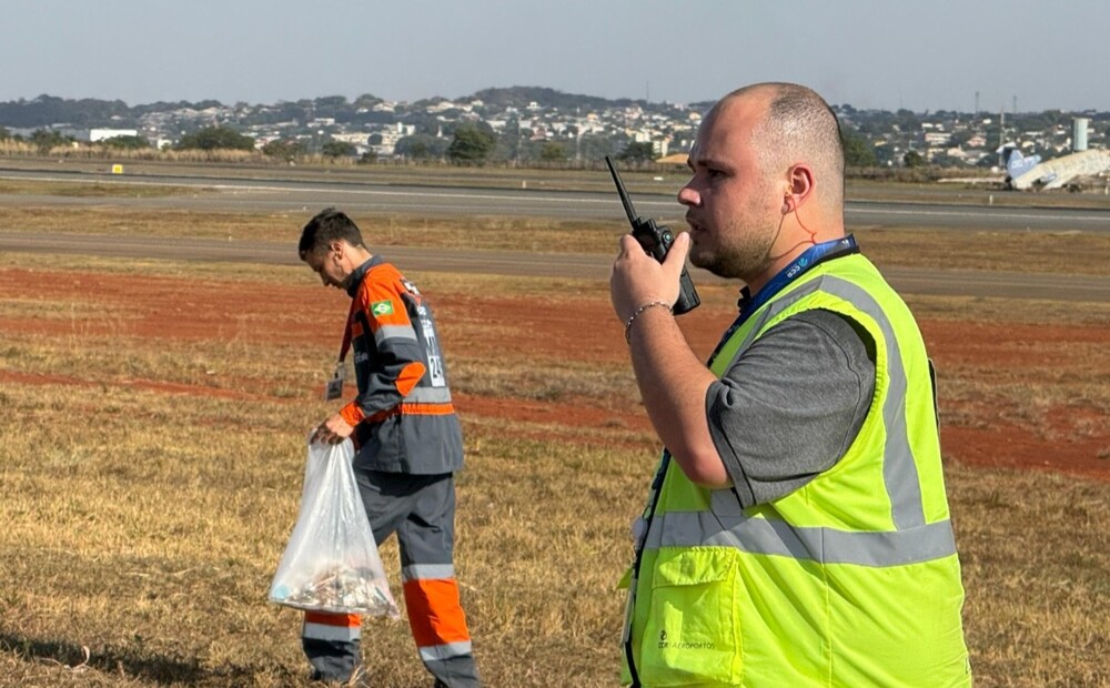 Conheça a linguagem usada via rádio no aeroporto que mantém operações seguras