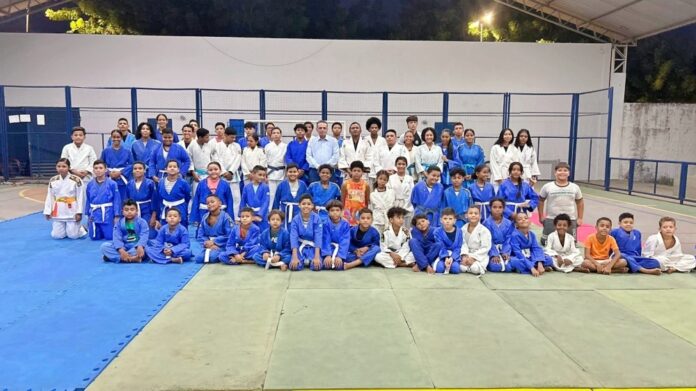 Deputado Gessivaldo reforça apoio a projetos sociais e esportivos em Teresina 1