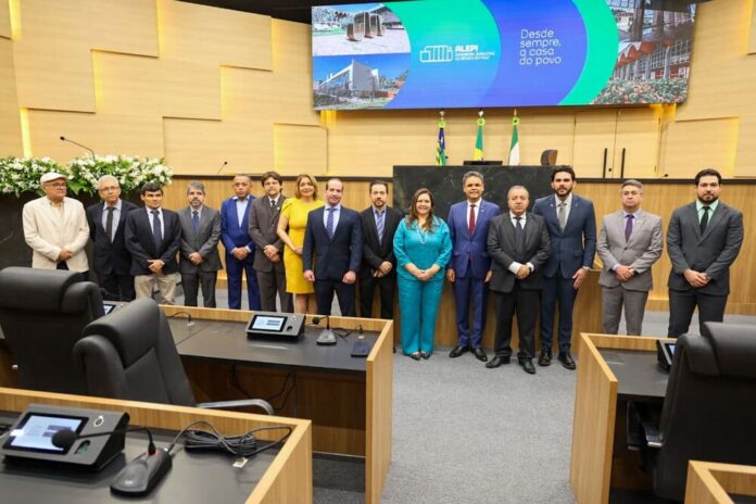 Dr. Gil Carlos realiza sessão solene na Alepi em homenagem ao Dia do Médico