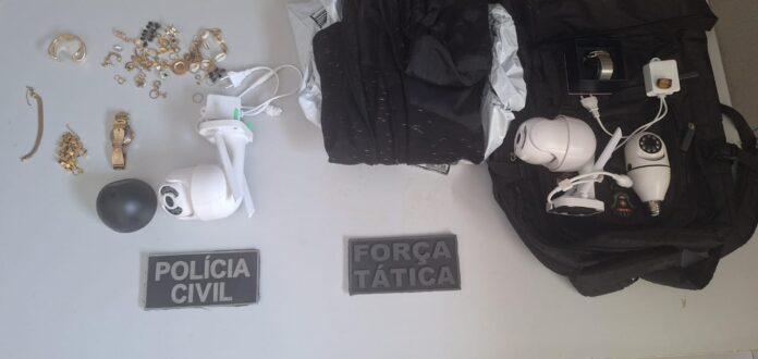 Dupla de irmãos invade casa de juiz em Valença, furta bens e é presa pela PM
