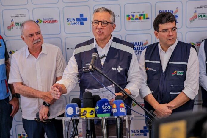 Em visita ao Piauí, ministro Padilha alerta população e garante antídoto contra intoxicação por metanol