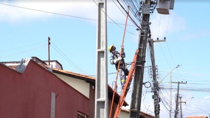 Manutenção em linha viva e desligamento programado de energia - Manutenção em linha viva de energia - desligamento programado de enrgia