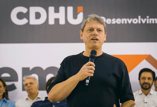 Tarcisio_durante_entrega_de_CDHU_dacf4d10fc
